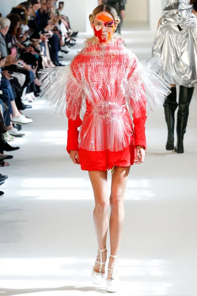 Look 10